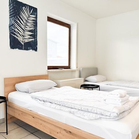 Modern Living Studios Karlsbad Exterior foto